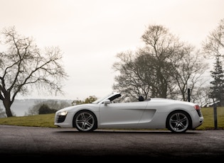 2011 AUDI R8 V8 SPYDER