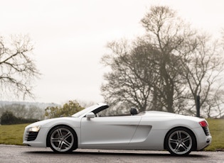 2011 AUDI R8 V8 SPYDER