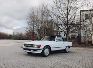 1988 MERCEDES-BENZ (R107) 560 SL - 19,678 MILES