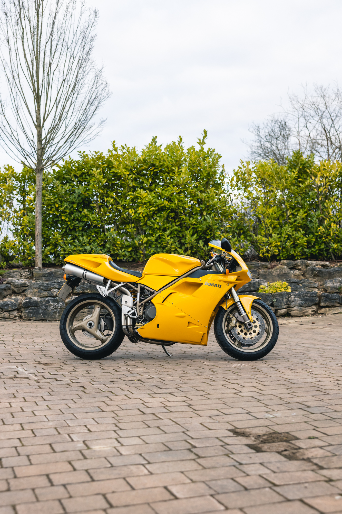 Ducati 916 store yellow