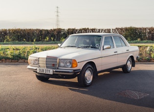 1982 MERCEDES-BENZ (W123) 200 