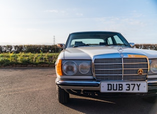 1982 MERCEDES-BENZ (W123) 200 