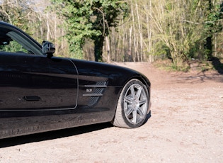 2013 MERCEDES-BENZ SLS AMG 