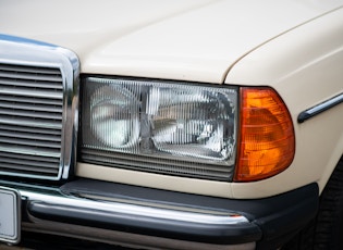 1985 MERCEDES-BENZ (W123) 200 