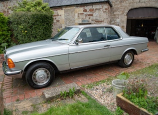 1982 MERCEDES-BENZ (W123) 230 CE