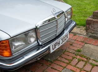 1982 MERCEDES-BENZ (W123) 230 CE