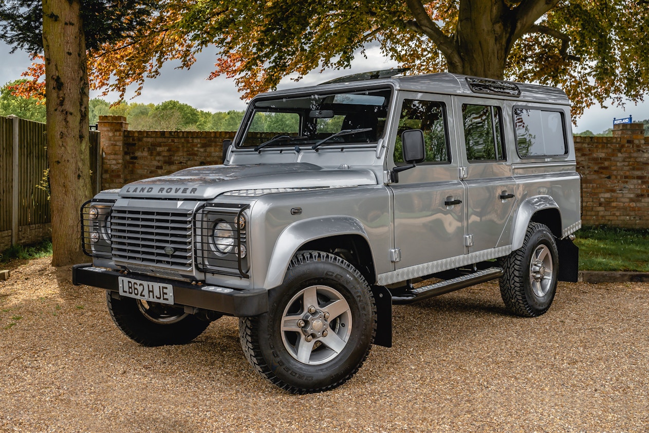 2012 LAND ROVER DEFENDER 110 XS - 1,675 MILES 