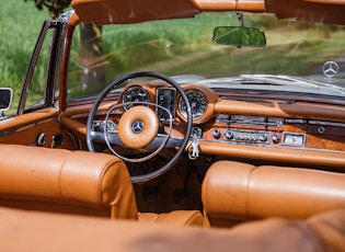 1969 MERCEDES-BENZ (W111) 280 SE CONVERTIBLE