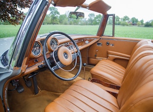 1969 MERCEDES-BENZ (W111) 280 SE CONVERTIBLE