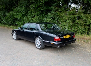 2002 JAGUAR XJR 100