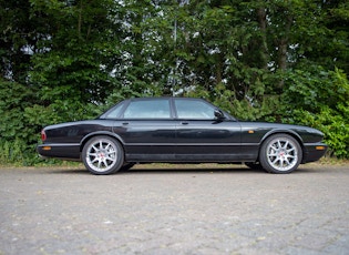 2002 JAGUAR XJR 100