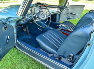 1968 MERCEDES-BENZ 280 SL PAGODA