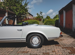 1970 MERCEDES-BENZ 280 SL PAGODA