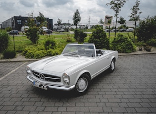 1970 MERCEDES-BENZ 280 SL PAGODA