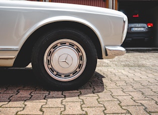 1970 MERCEDES-BENZ 280 SL PAGODA