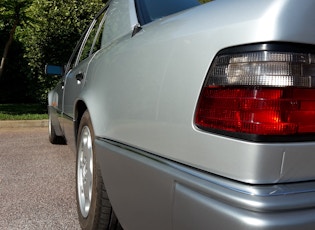 1994 MERCEDES-BENZ (W124) E 500