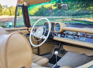 1969 MERCEDES-BENZ (W111) 280 SE CABRIOLET