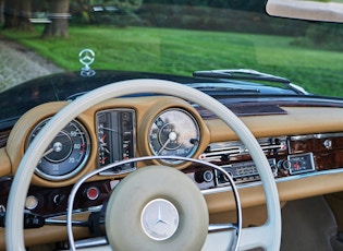 1969 MERCEDES-BENZ (W111) 280 SE CABRIOLET