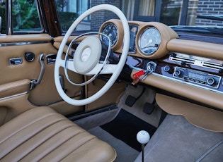 1969 MERCEDES-BENZ (W111) 280 SE CABRIOLET