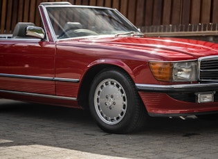 1988 MERCEDES-BENZ (R107) 300 SL