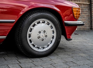 1988 MERCEDES-BENZ (R107) 300 SL