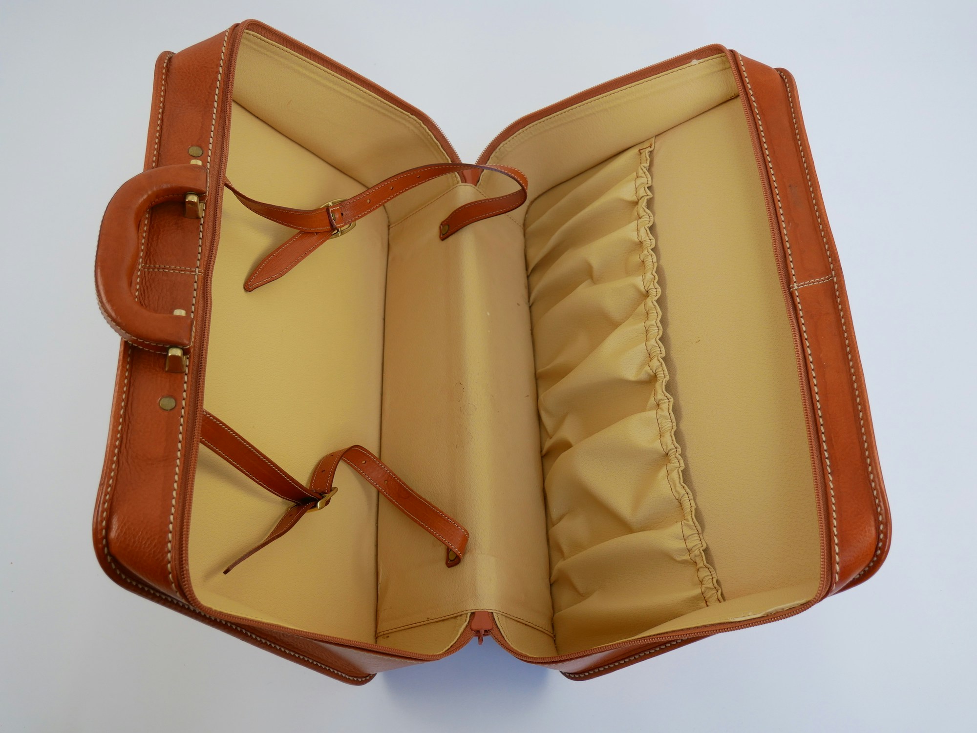 SCHEDONI LUGGAGE FOR FERRARI F40 for sale by auction in Hove, East ...