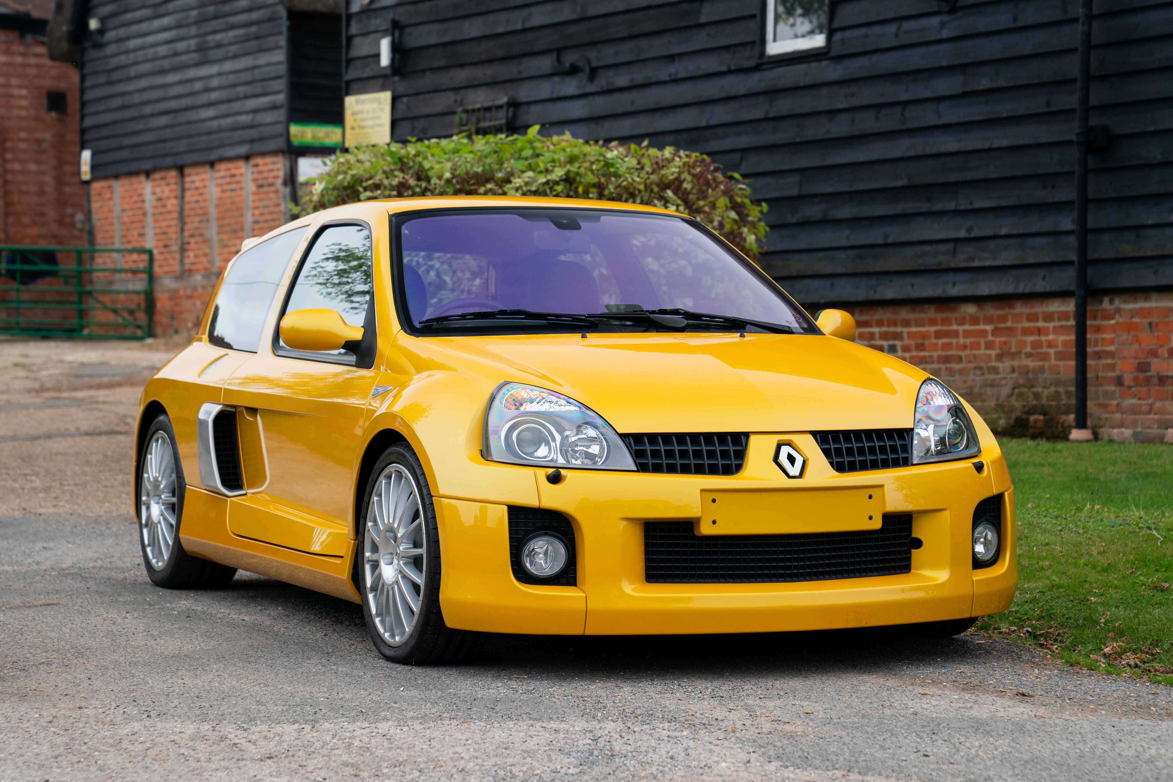 2005 RENAULT CLIO V6 PHASE 2 - 980 MILES