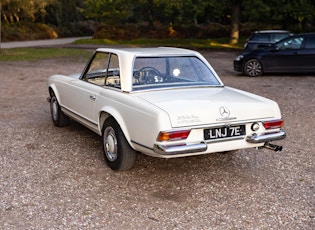 1967 MERCEDES-BENZ (W113) 250 SL PAGODA