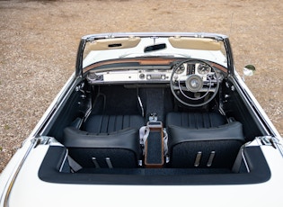 1967 MERCEDES-BENZ (W113) 250 SL PAGODA