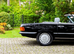 1989 MERCEDES-BENZ (R107) 300 SL