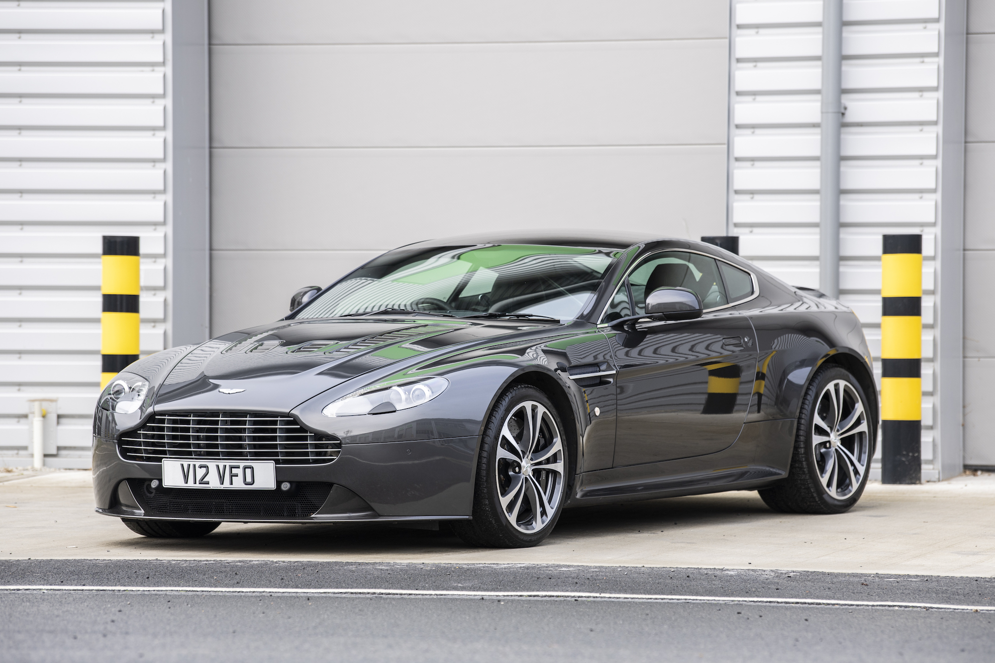 Spark Aston Martin V12 Vantage 2009年 Spark Aston Martin V12 Vantage 2009 | eBay