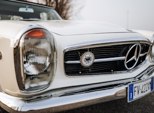 1967 MERCEDES-BENZ 230 SL PAGODA