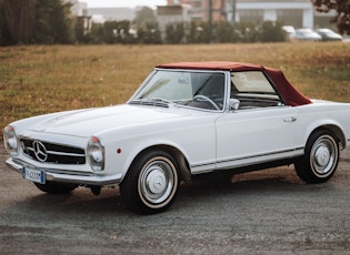 1967 MERCEDES-BENZ 230 SL PAGODA