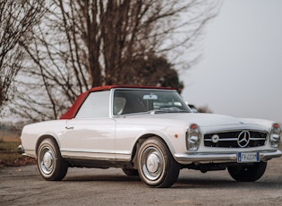 1967 MERCEDES-BENZ 230 SL PAGODA