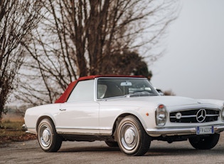 1967 MERCEDES-BENZ 230 SL PAGODA