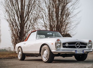 1967 MERCEDES-BENZ 230 SL PAGODA