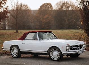 1967 MERCEDES-BENZ 230 SL PAGODA