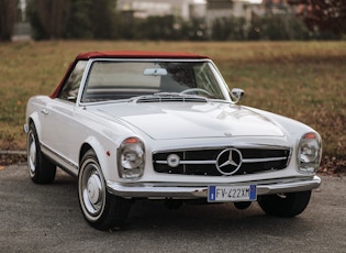 1967 MERCEDES-BENZ 230 SL PAGODA