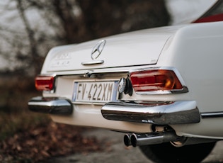 1967 MERCEDES-BENZ 230 SL PAGODA