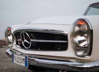 1967 MERCEDES-BENZ 230 SL PAGODA