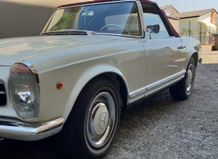 1967 MERCEDES-BENZ 230 SL PAGODA