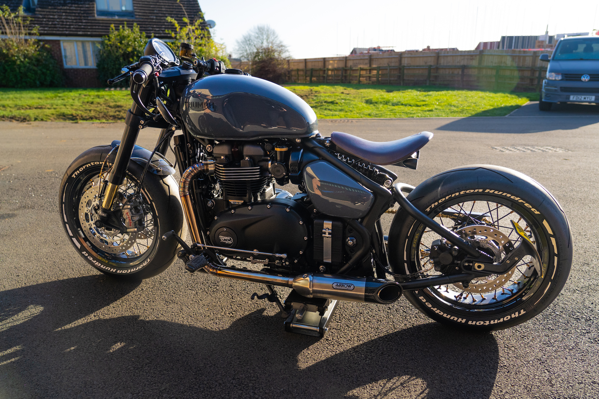 Triumph bobber hot sale arrow exhaust