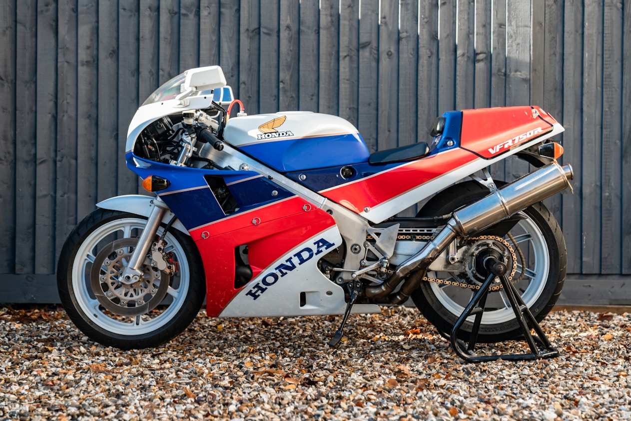 1989 HONDA VFR-750R RC30 - 2,529 MILES