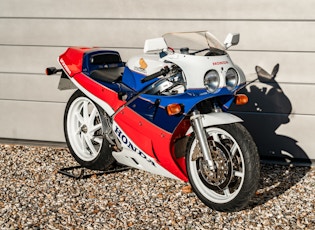 1989 HONDA VFR-750R RC30 - 2,529 MILES