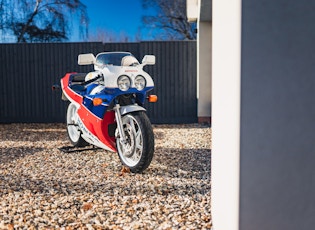 1989 HONDA VFR-750R RC30 - 2,529 MILES