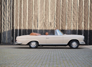 1967 MERCEDES-BENZ (W111) 250 SE CABRIOLET