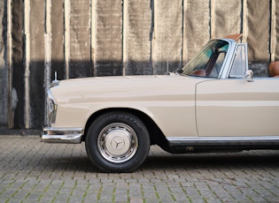 1967 MERCEDES-BENZ (W111) 250 SE CABRIOLET