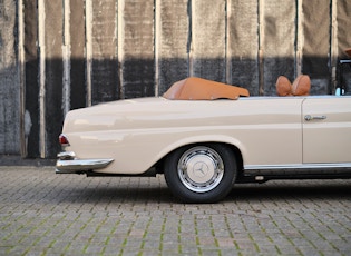 1967 MERCEDES-BENZ (W111) 250 SE CABRIOLET