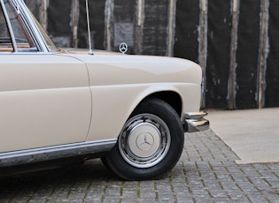 1967 MERCEDES-BENZ (W111) 250 SE CABRIOLET