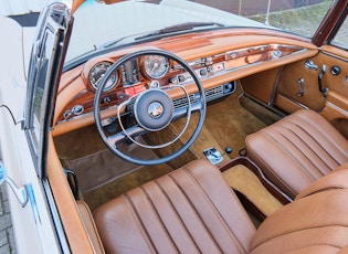 1967 MERCEDES-BENZ (W111) 250 SE CABRIOLET